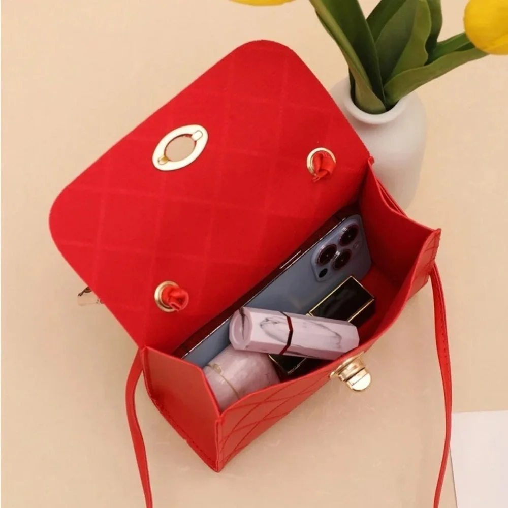 ⚠️Clearance Red Quilted Mini Crossbody Handbag - Picture 3 of 6
